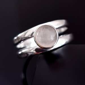 แหวนเงินแท้925แวววาวอัญมณีลาบราดอร์สีฟ้าใสตัดขอบขอบสำหรับงานแต่งงานขายส่ง - Product Image 3