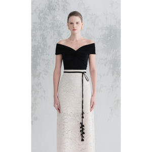 Nouveau design élégant sans manches femmes Blouse femmes haut torsadé à la poitrine RORY TOP lueur tricot Flex tissu blanc ANT Vietnam - Product Image 1