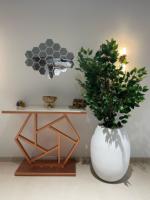 Pot Bunga FRP (Fiber Glass) Berkualitas Tinggi, Ukuran Besar, dengan Lubang Drainase, Ramah Lingkungan, Finishing Rustic, Desain Klasik untuk Rumah