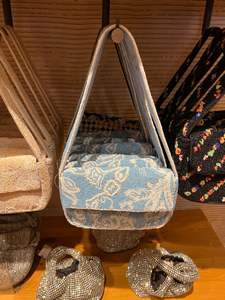 Pochette de broderie artisanale pour dames - Product Image 6