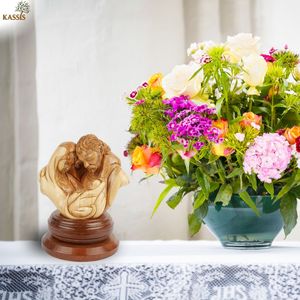 Escultura de la Sagrada Familia Tallada a Mano en Madera de Olivo, Diseño Art Deco Ghassan Salsa, 21 cm, Decoración Navideña Religiosa Hecha a Mano - Product Image 6