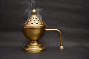 Quemador de metal purificador para el hogar/quemador Bakhoor/Dhooni o Dhoop Dani o Dhuni | Mesa de latón Diya-Altura 6 "MADE in INDIA - Product Image 4
