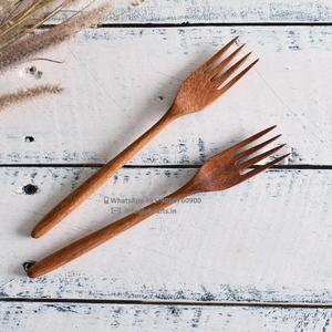 Fourchettes en bois naturel fabriquées à la main pour une utilisation écologique en salle à manger et en cuisine - Product Image 2
