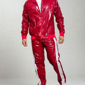 ชุดวอร์มไนลอนพิมพ์ลายสำหรับฤดูหนาวแบบขายส่ง เสื้อแจ็คเก็ตกันลมแบบมันเงาและกางเกงขายาว กันน้ำ รับผลิตแบบ OEM พร้อมสกรีนโลโก้ ชุดกีฬา - Product Image 4