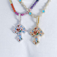 Collier Pendentif Croix Zirconium 5A Arc-en-ciel en Cuivre Micro-Pavé avec Sertissage Net, Fourniture OEM Personnalisée pour Vendeurs de Cadeaux de Boutique