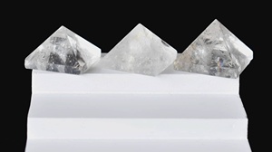 Vente en gros de mini-pyramides en quartz cristal transparent, best-sellers, pour la méditation et la décoration - Product Image 5