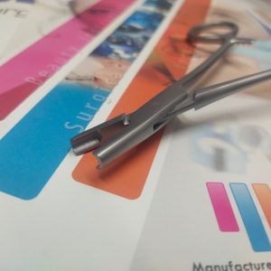 Outils de perçage corporel Pince à ancre cutanée à polissage miroir avec inserts dermiques Instruments chirurgicaux à source manuelle certifiés CE - Product Image 1