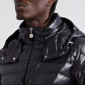 Vente en gros Nouveau blouson à capuche en polyester brillant de haute qualité avec logo personnalisé Veste pour homme Veste matelassée très chaude en hiver - Product Image 3