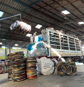 Fourniture directe en usine de déchets d'aluminium bon marché comprenant du fil d'aluminium et du métal pour les roues en aluminium. - Product Image 3