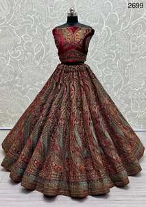 Vêtements de créateur indiens et pakistanais à paillettes et fils de travail Lehenga Choli - Product Image 2