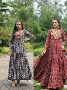 Nueva llegada último traje de diseñador Venta caliente algodón impreso cultivado con Kutchi Gamthi y Kodi encaje trabajo Fabricación de la India - Product Image 4