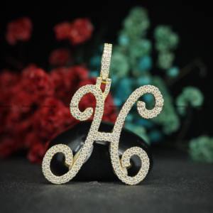 จี้เพชรโมอิสซาไนต์ทรงกลมแบบตัวอักษร VVS ชุบทองคำขาว 925 สำหรับขายส่งแบบกำหนดเอง - Product Image 6