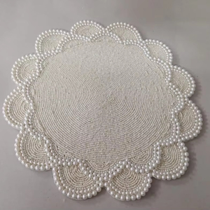 Dessous de verre perlé noir fait à la main de 14 pouces tapis et tampons ronds élégants et élégants pour l'ameublement de la maison - Product Image 1