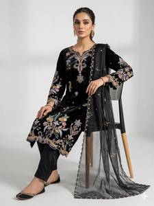 Ensemble prêt-à-porter entièrement cousu avec broderie de designer, haut en tissu Roman Glass et bas en tissu Roman Glass, et dupatta en organza. - Product Image 3