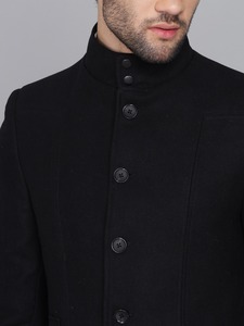 Blazer formel noir de qualité supérieure pour les réunions d'affaires, les sorties décontractées et les tenues de soirée, disponible à un prix compétitif - Product Image 2