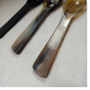 Cuillères en corne de buffle naturelle sur mesure Revente en métal et en bambou Articles de magasin à domicile à partir de cornes de buffle réelles et naturelles - Product Image 1