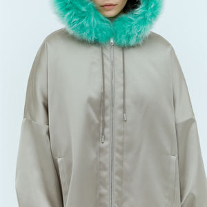 Chaqueta de satén ligera para mujer de tendencia superior con logotipo personalizado Fabricación profesional Diseño universitario transpirable para mujer - Product Image 6