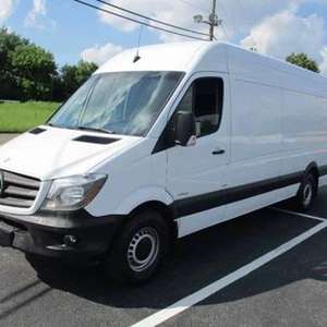 Autocaravana Mercedes-Benz Sprinter 2500 2015, Bajo Kilometraje, Modelo Recién Usado, Disponible en Versión con Volante a la Derecha/Izquierda, En Stock - Listo para Enviar - Product Image 1