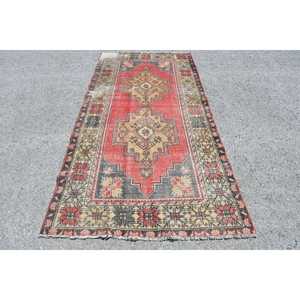 Alfombra Turca Vintage Ecológica de 3.9x8.1 pies, Alfombra de Lana Roja con Diseño de Patchwork y Base de Látex - Product Image 1