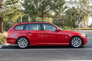 BMW 328i Sports Wagon 2009 d'occasion en bon état, sans réserve, 71 200 miles, 2 propriétaires, moteur 6 cylindres, provenance occidentale, non modifiée - Product Image 2