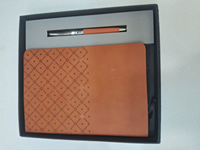 Coffret Cadeau Luxe A5 Personnalisé en Cuir RFID USB pour Entreprise, avec Carnet, Portefeuille Court en Satin, Stylo et Papeterie Rechargeable - CROSS FAB Bi-fold