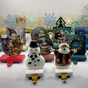 Soporte de Metal para Calcetines Navideños, Gancho Decorativo Resistente para Repisa, Decoración Navideña para el Hogar y Regalos Navideños - Product Image 1