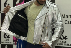 Chaqueta de Cuero de Moda Estilo Flop de Alta Calidad en Cuero de Oveja Brillante con Características Ajustables, Chaqueta de Cuero de Corte Ajustado - Product Image 2