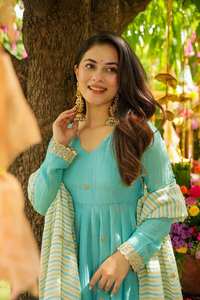 ชุดเดรสผ้าจอร์เจียต์ลายพิมพ์ดิจิทัล พร้อมผ้าคลุมไหล่ปักลายเลื่อม สำหรับผู้หญิง ดีไซน์เนอร์แบรนด์  พร้อมสวมใส่  ชุดสไตล์ชาติพันธุ์ - Product Image 6