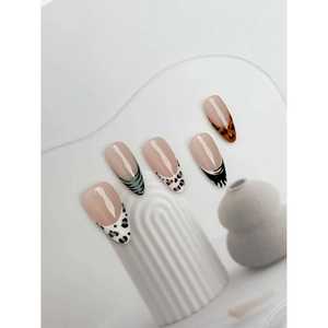 Unghie Finte Stile Safari Chic, Design Elegante per Donne Attente alla Moda - Product Image 3