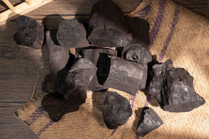 Morceau de charbon de bois noir Offre Spéciale avec chaleur douce et fumée minimale pour barbecue - Product Image 6