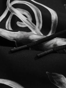 Shorts de gym pour hommes à séchage rapide pas cher en vente en gros de shorts d'entraînement de fitness en maille de plage avec poches taille imprimée en polyester uni - Product Image 2