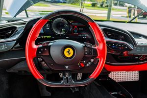 Ferrari SF90 Stradale 2021 d'occasion, excellent état, prêt à être expédié - Product Image 2