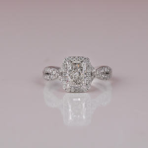 Radiant คัทแลปแหวนหมั้น18KT ฝังเพชรแบบฮาโลสไตล์อินเทรนด์ประดับเพชรแบบไม่ขัดกัน - Product Image 2