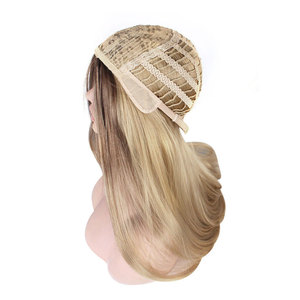 Peluca de pelo sintético de aspecto natural para mujeres mayores Peluca corta elegante de corte corto Rubio para mujeres corta gris plateado Pixie con flequillo - Product Image 5