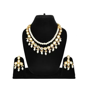 Conjunto de Joyería Nupcial Kundan con Perlas Blancas, Chapado en Oro Vintage de 18K, Joyería de Boda Vintage para Damas con Circonita y Baño de Oro - Product Image 3