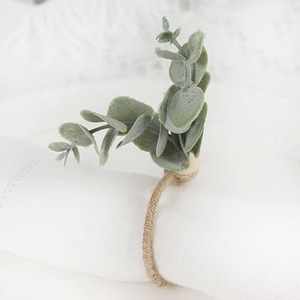 Rond de serviette en jute avec feuille verte Décor de table rustique Parfait pour les mariages écologiques Fêtes à domicile et inspirés de la nature - Product Image 5