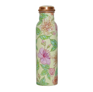 ขวดน้ำทองแดงบริสุทธิ์ทันสมัยสำหรับการใช้ชีวิตร่วมสมัยเพื่อสุขภาพและการให้ความชุ่มชื้นที่สมบูรณ์แบบในทุกฤดูกาลของปี - Product Image 3