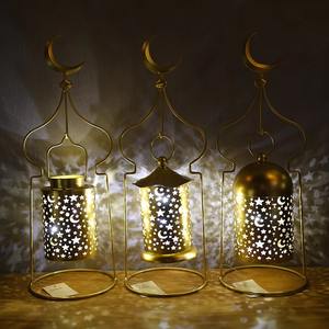 Idéal pour les espaces intérieurs et extérieurs couverts, la décoration métallique, les enseignes métalliques Ramadan Kareem ajoutent du sens sans envahir le thème de la décoration. - Product Image 4