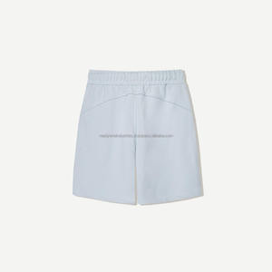 กางเกงยีนส์ขาสั้นผู้ชายสไตล์ลำลองเอวกลาง ล้างสีแบบแอซิด 100% ผ้าฝ้าย ระบายอากาศได้ดี พิมพ์ลายขาดๆ แบบดิสเทรส สำหรับฤดูร้อน แห้งเร็ว รับสั่งทำ - Product Image 5