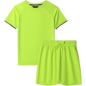 Conjunto de camiseta y pantalones cortos deportivos de alto rendimiento en verde lima neón para hombre, ropa deportiva de alta visibilidad y alta calidad - Product Image 1