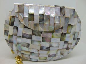 Meilleure vente Pochette de soirée de luxe au look royal Sac à main en résine de haute qualité à fermeture ouverte en métal époxy nacré - Product Image 2