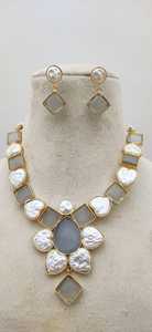 Patrón moderno Madre Latón Perla Artesanía Piedra Collar Conjunto Diseño personalizable Latón pesado Joyería de moda Producto a granel - Product Image 5