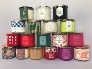 Vela Aromática de Flor de Cerezo Japonés de Bath and Body Works, Lista para Exportar - Product Image 1