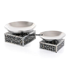 Présentoir à chocolat en métal avec base en bois nacré Support à chocolat sucré de luxe de qualité supérieure Forme ronde Nouveau présentoir à chocolat fantaisie - Product Image 6