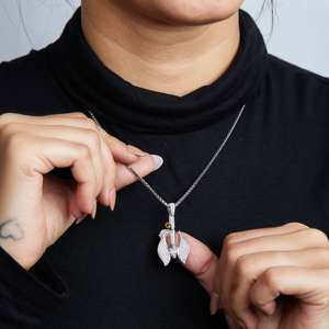 Icy Viking Axe Pattern Iced Out Pendant en plata de ley 925 para unisex con diamantes de moissanita de corte brillante redondo - Product Image 4