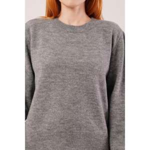 Pull en tricot gris à col rond pour femme, style uni, vente en gros disponible - Product Image 5