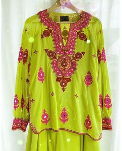 Ensemble indien brodé de 3 pièces de créateur ethnique Gharara Kurti Readymade Georgette Sharara pour des occasions spéciales de style pakistanais - Product Image 4