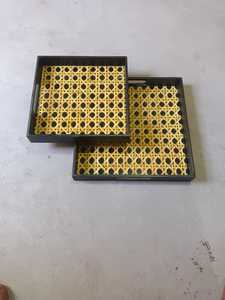 Ensemble de plateaux en bois artisanal avec impression en émail brillant et détails en feuille d'or, parfait pour les tables à café et les collations. - Product Image 6