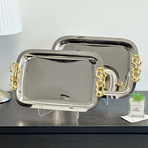 Elegante Bandeja de Servicio de Metal Hecha a Mano para Hogares, Hoteles y Salones Indios - Ecológica, Apta para Lavavajillas, Eleva el Ambiente - Product Image 2