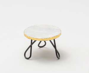 Prix de gros support en bois et métal de qualité unique support à gâteau à une seule déchirure bureau fête maison et ustensiles de cuisine support à gâteau utilisé - Product Image 1